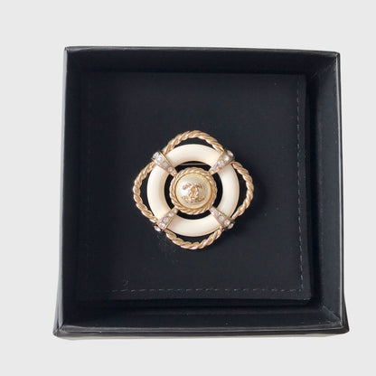 Broche Chanel bouée