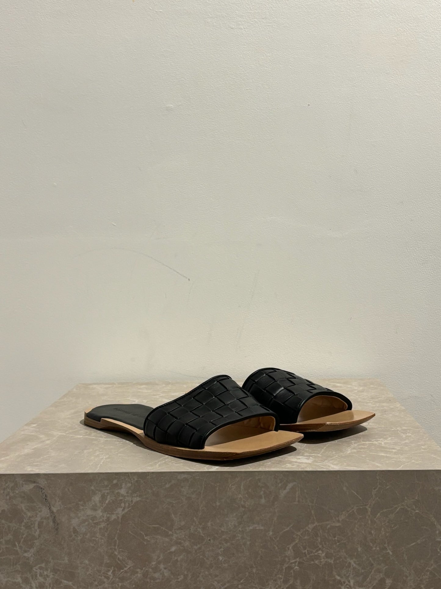 Mules Bottega Veneta noires T.38