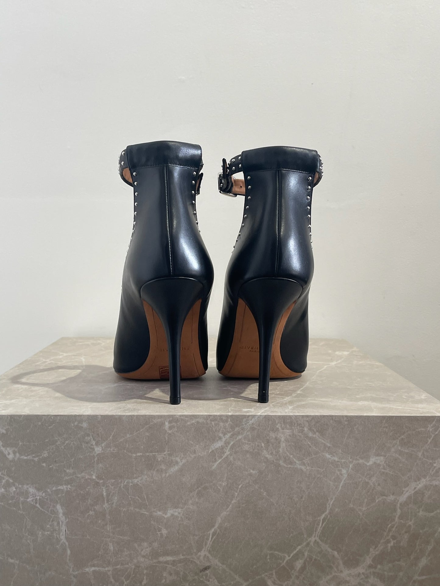 Bottines Givenchy noires T.40