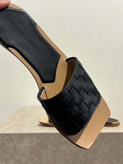 Mules Bottega Veneta noires T.38