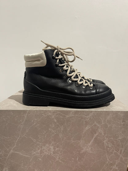Bottines Chanel noir T.40