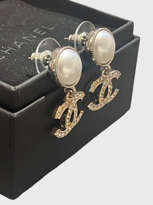 Boucles d'oreilles Chanel perles