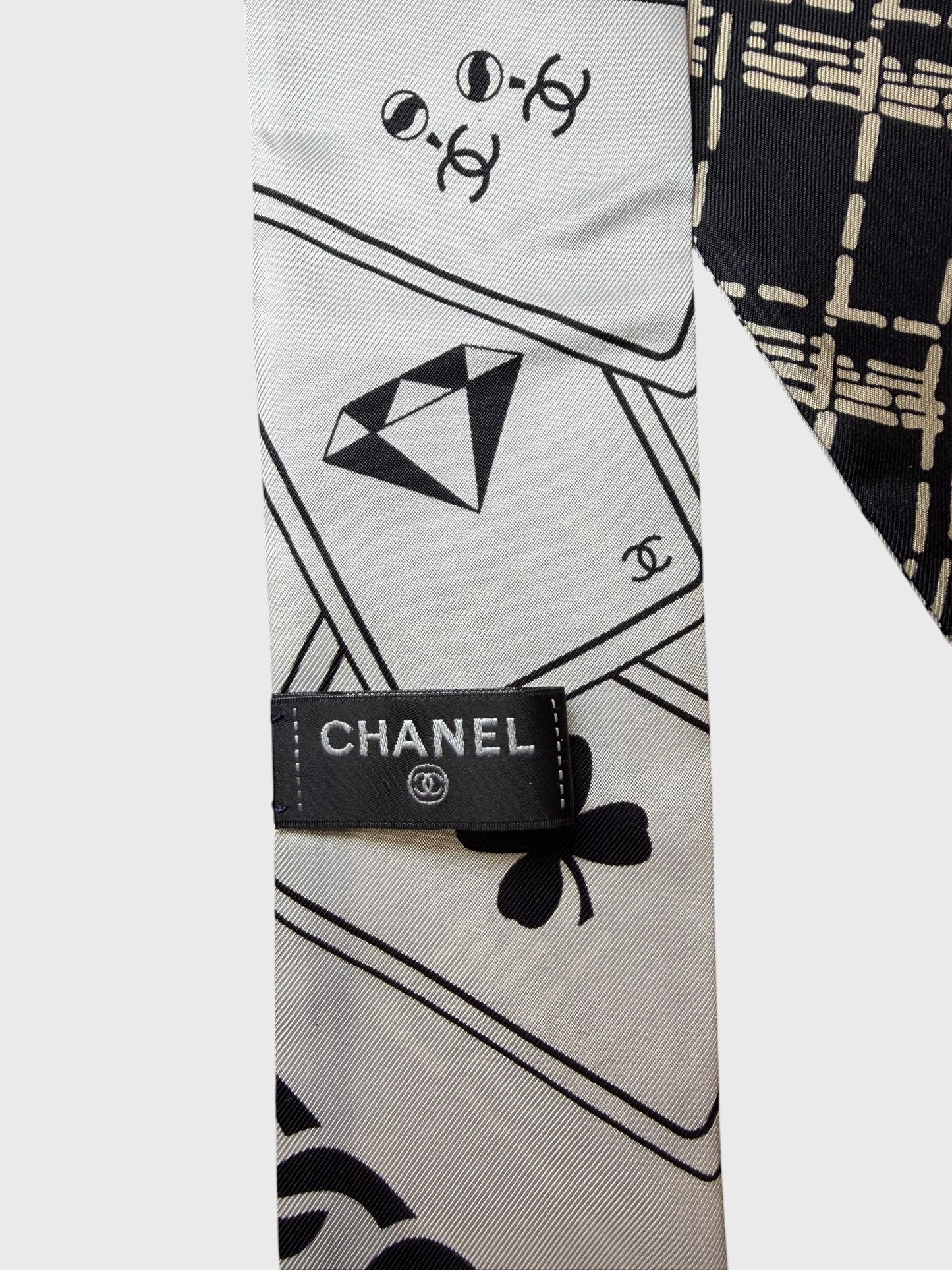 Foulard slim Chanel noir et blanc