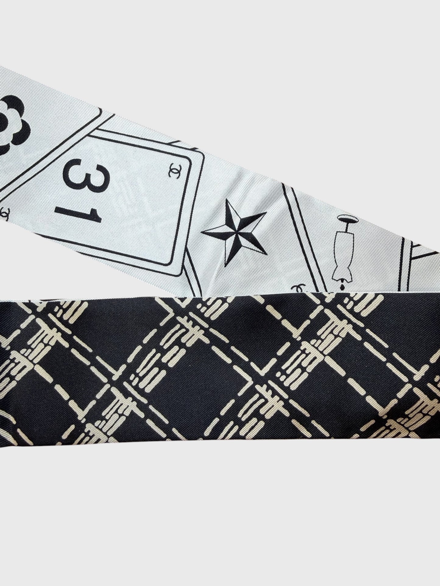 Foulard slim Chanel noir et blanc