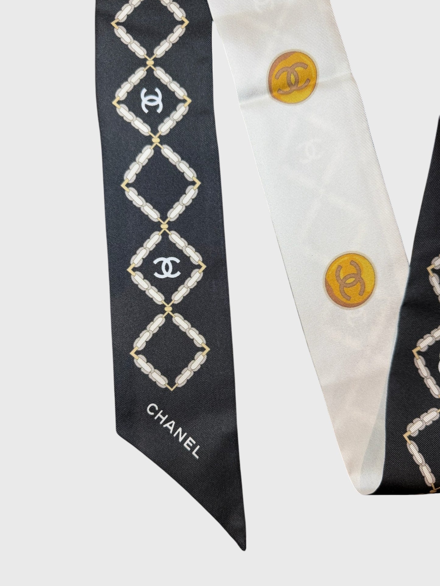 Foulard slim Chanel noir et blanc