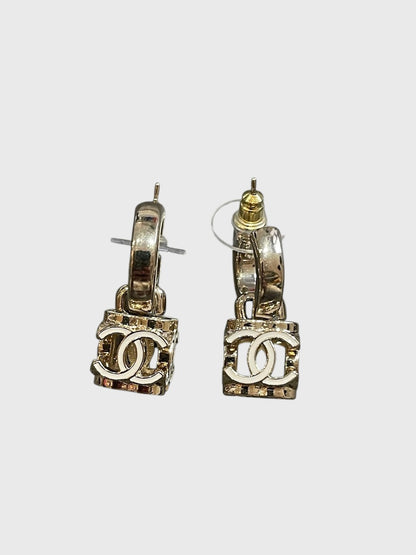 Boucles d'oreilles Chanel créoles cube