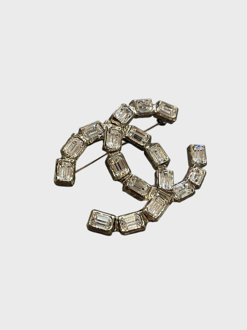 Broche Chanel CC