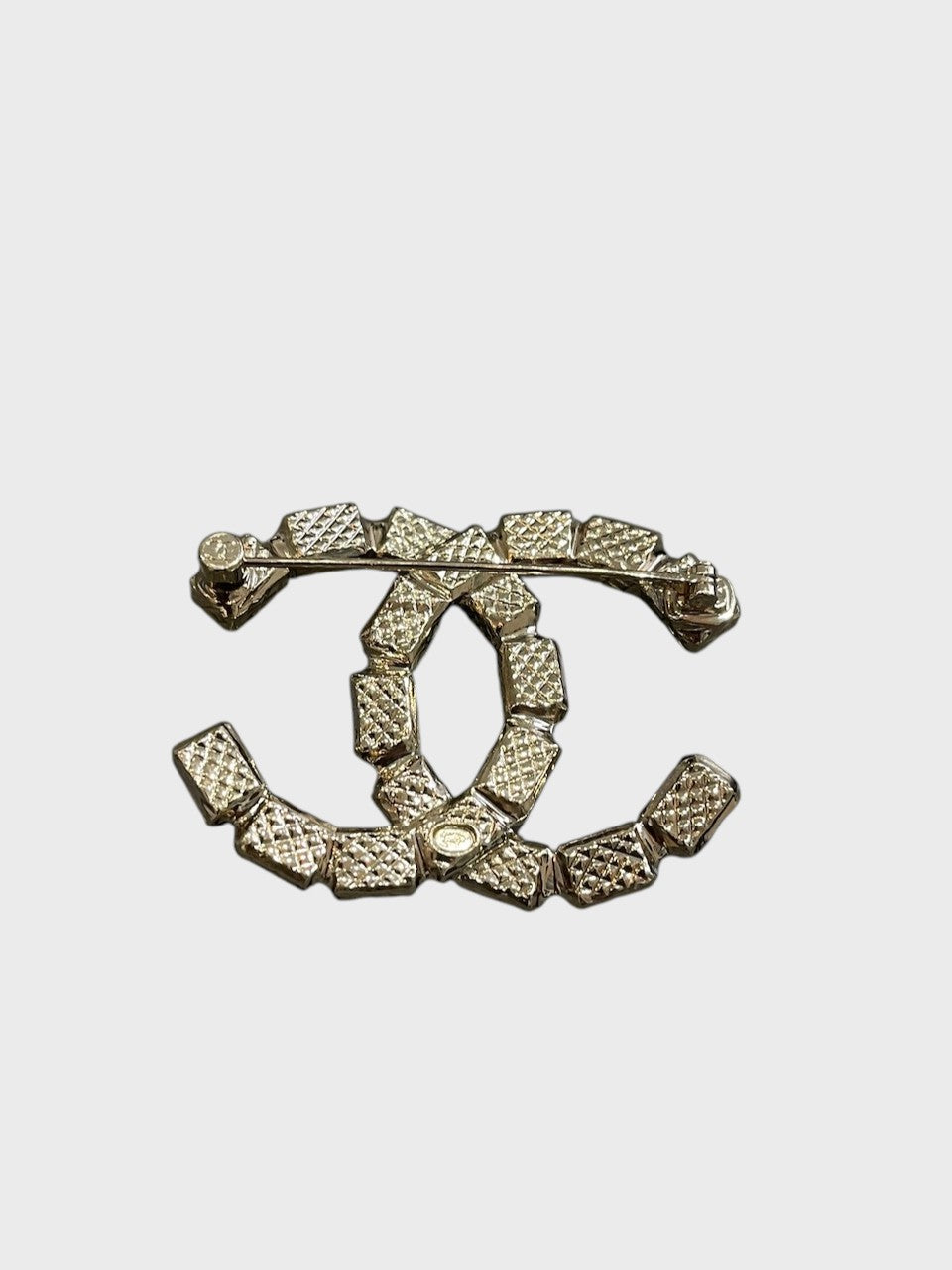 Broche Chanel CC