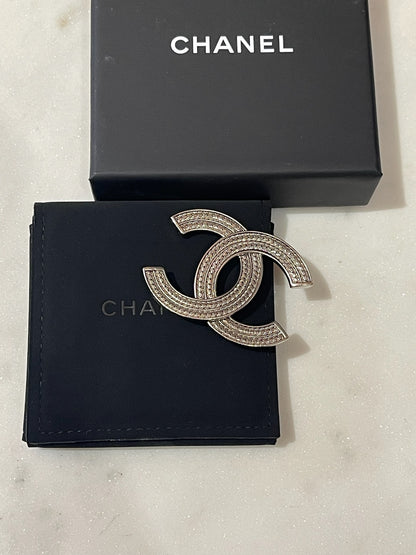 Broche Chanel argenté