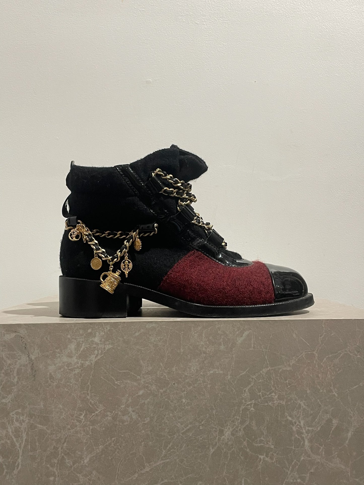 Bottines Chanel noires T.37