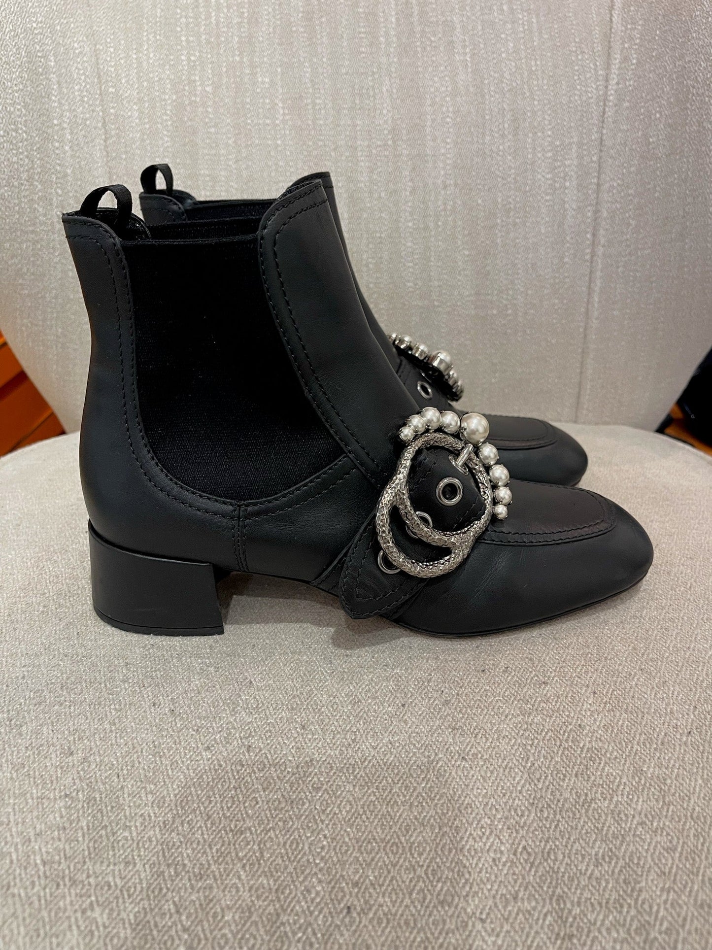 Boots Miu Miu noires T.37