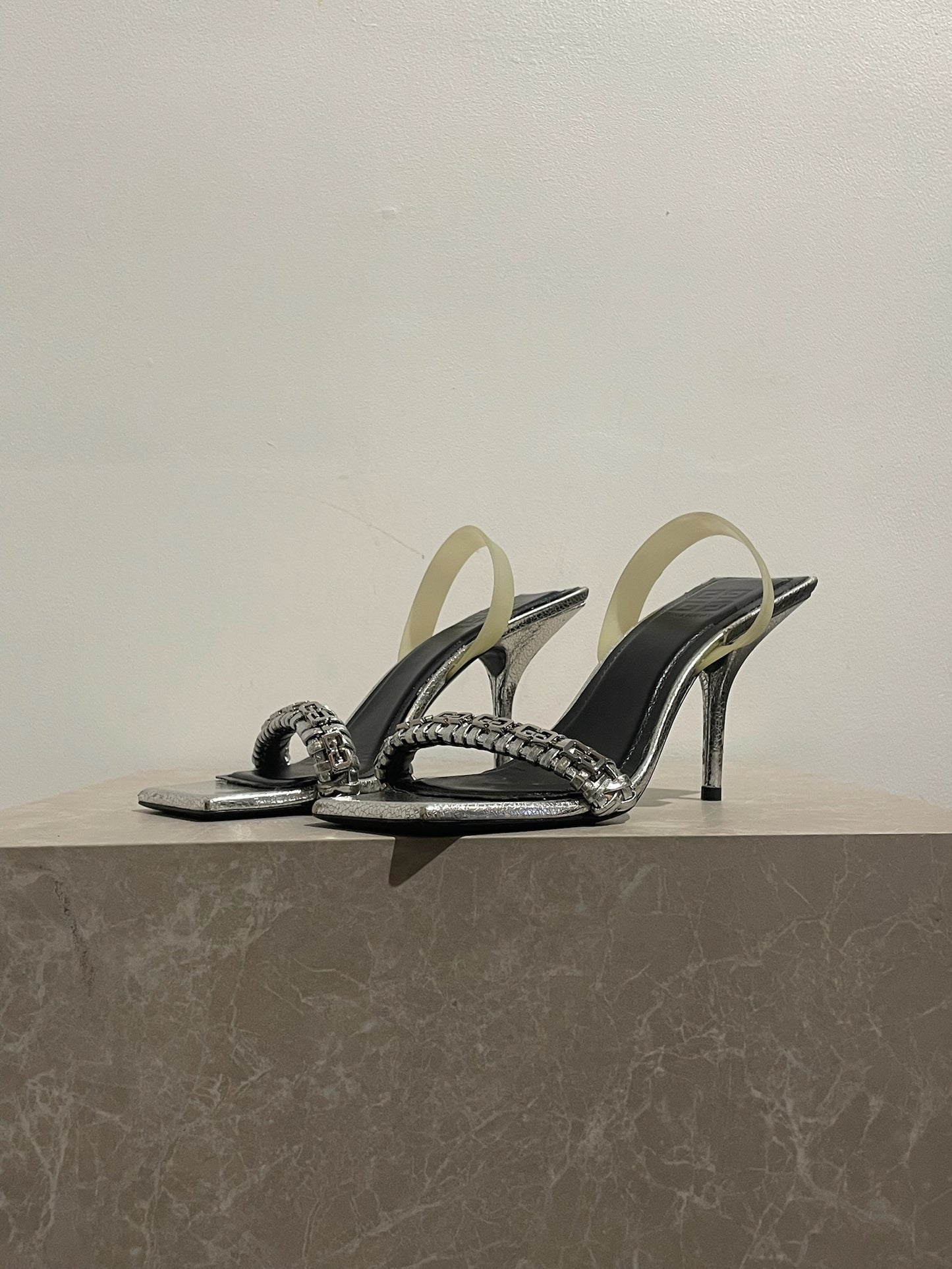 Sandales Givenchy argents T.38