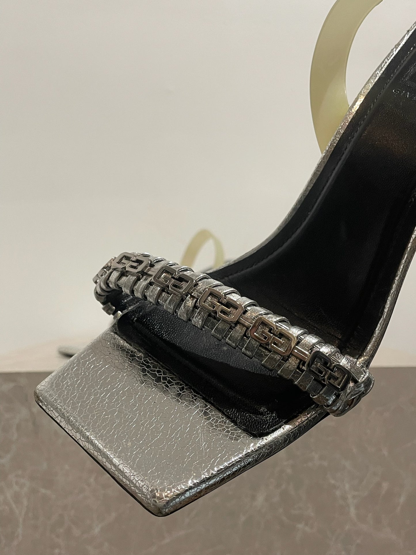 Sandales Givenchy argents T.38