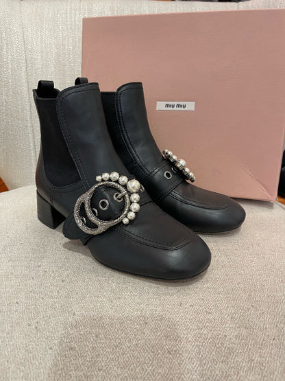 Boots Miu Miu noires T.37