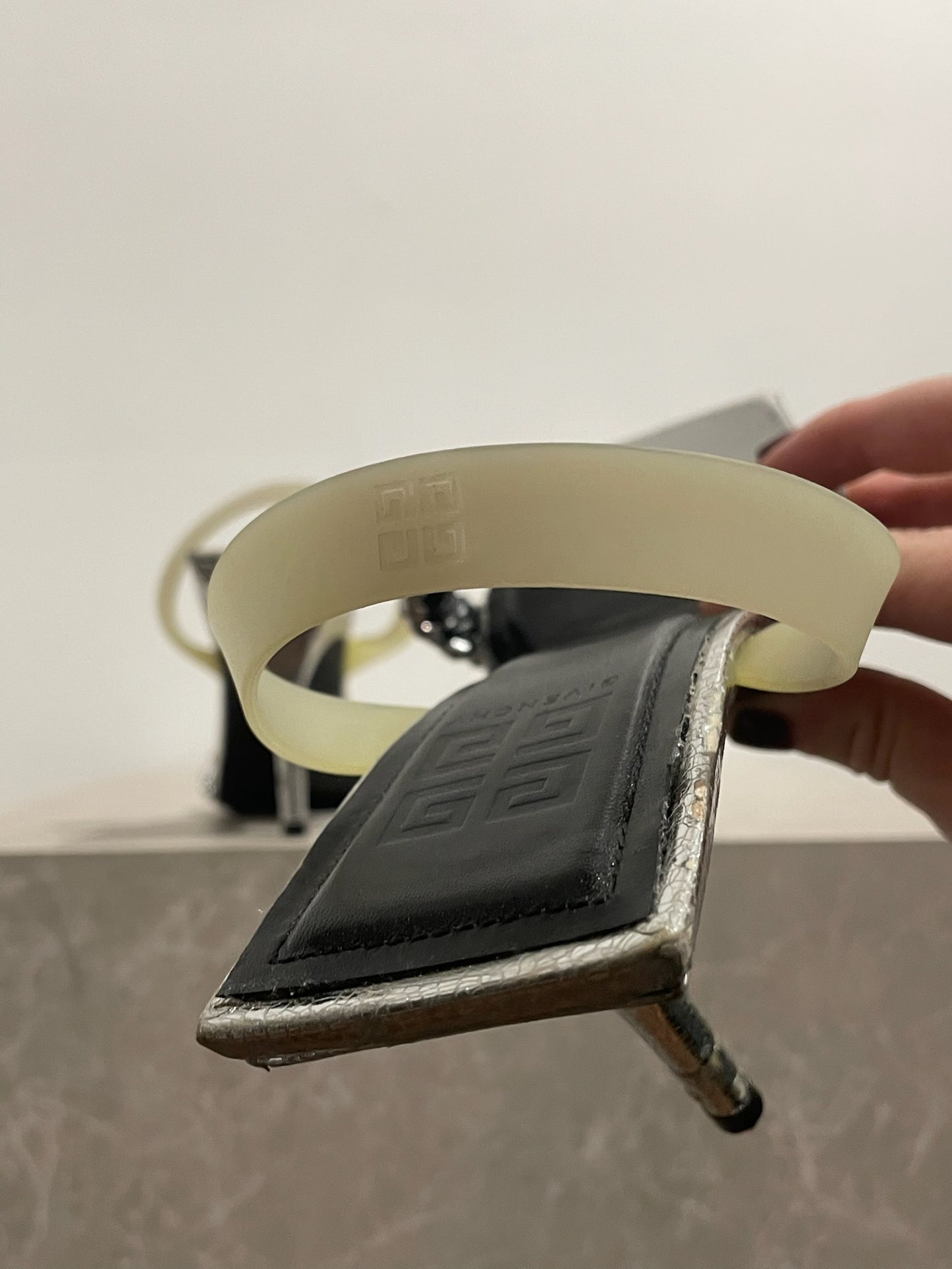 Sandales Givenchy argents T.38