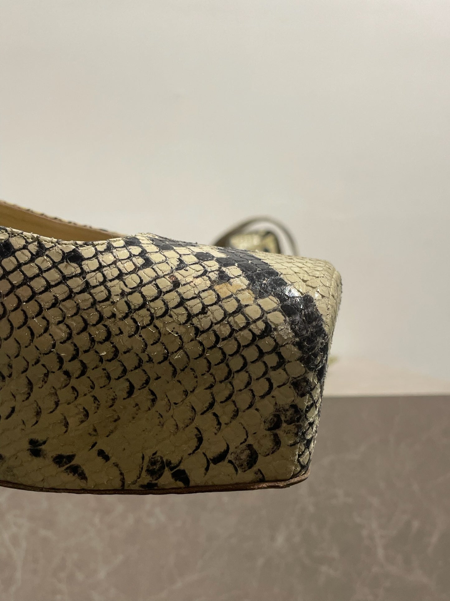 Sandales Bottega Veneta python T.38