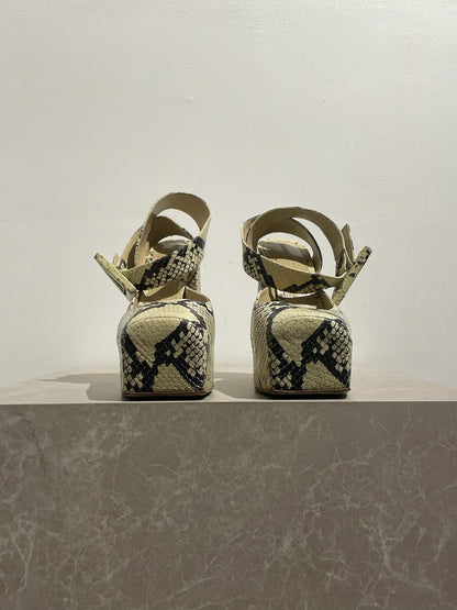 Sandales Bottega Veneta python T.38