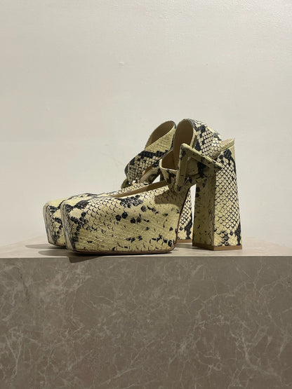 Sandales Bottega Veneta python T.38