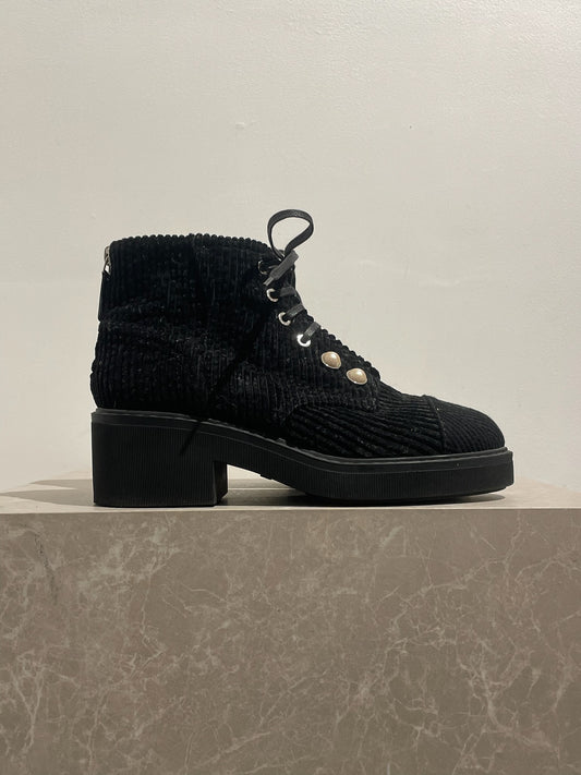 Bottines Chanel noires T.38