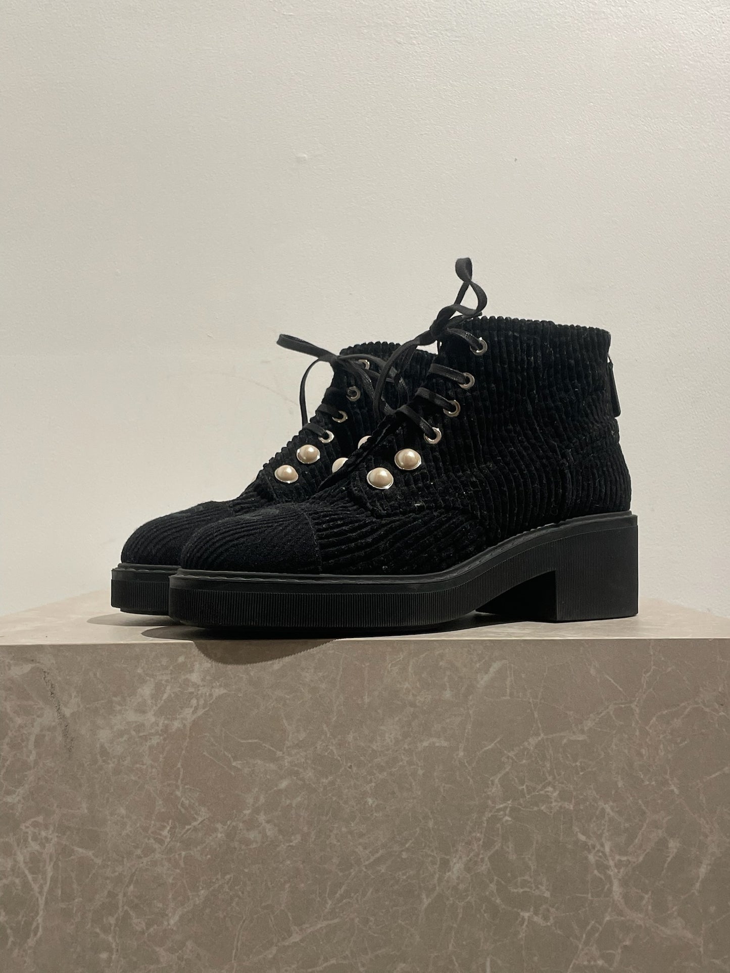 Bottines Chanel noires T.38