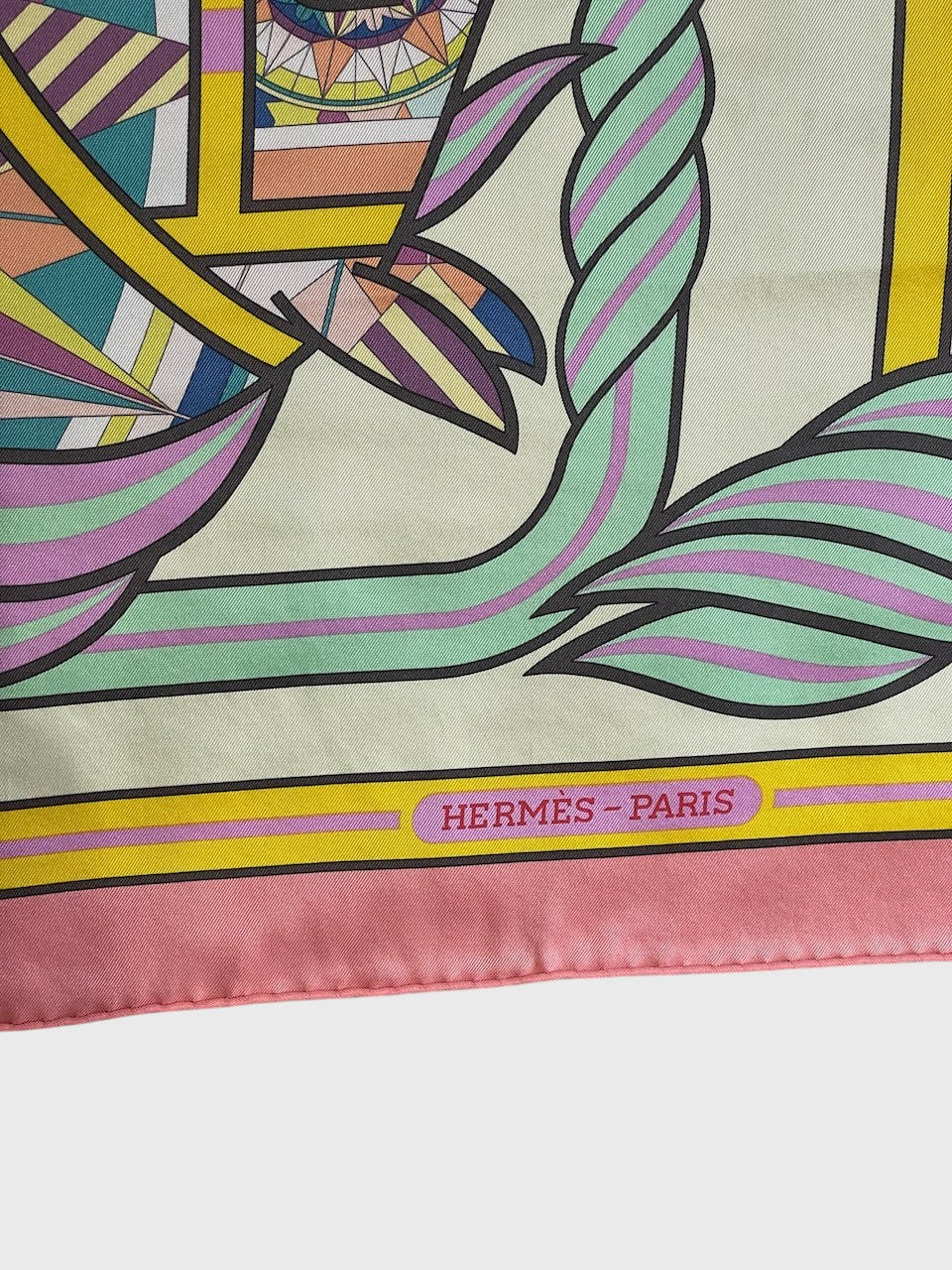 Foulard Hermès Quadrige rose