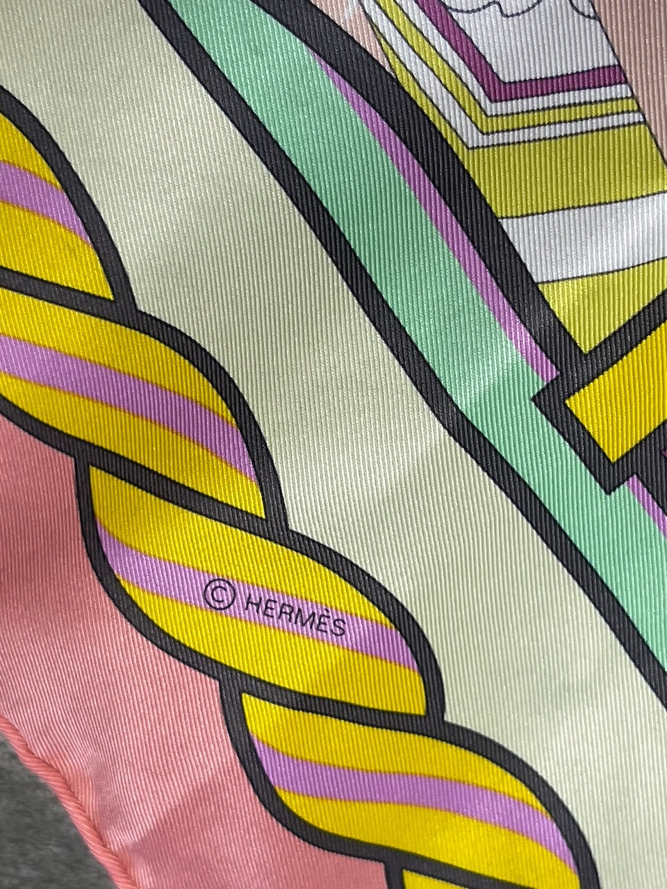 Foulard Hermès Quadrige rose