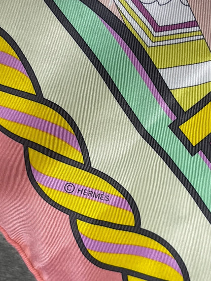 Foulard Hermès Quadrige rose