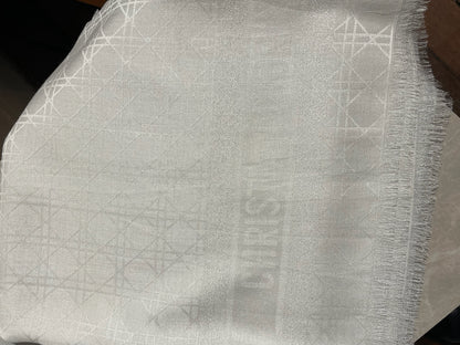 Châle Christian Dior gris perle