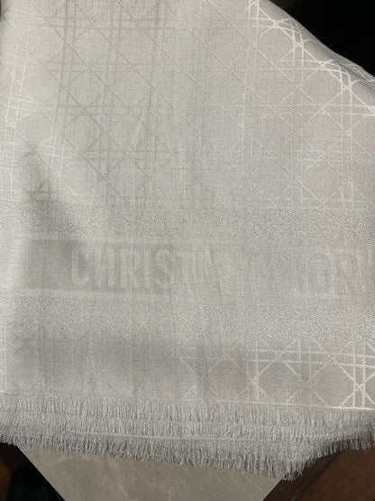 Châle Christian Dior gris perle