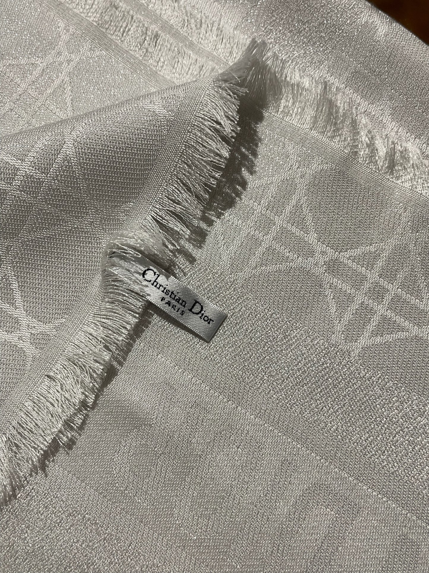 Châle Christian Dior gris perle