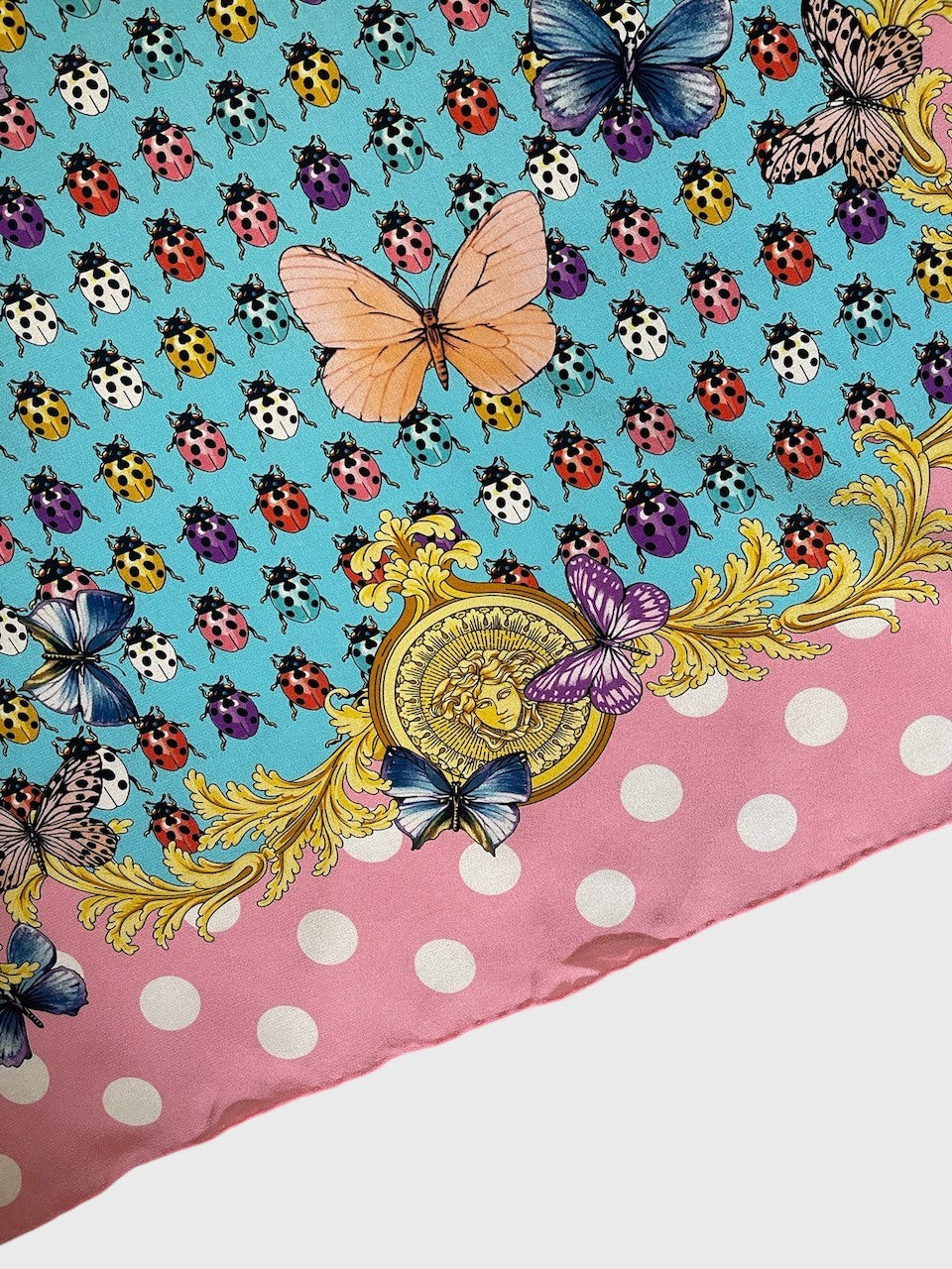Foulard Versace imprimé rose
