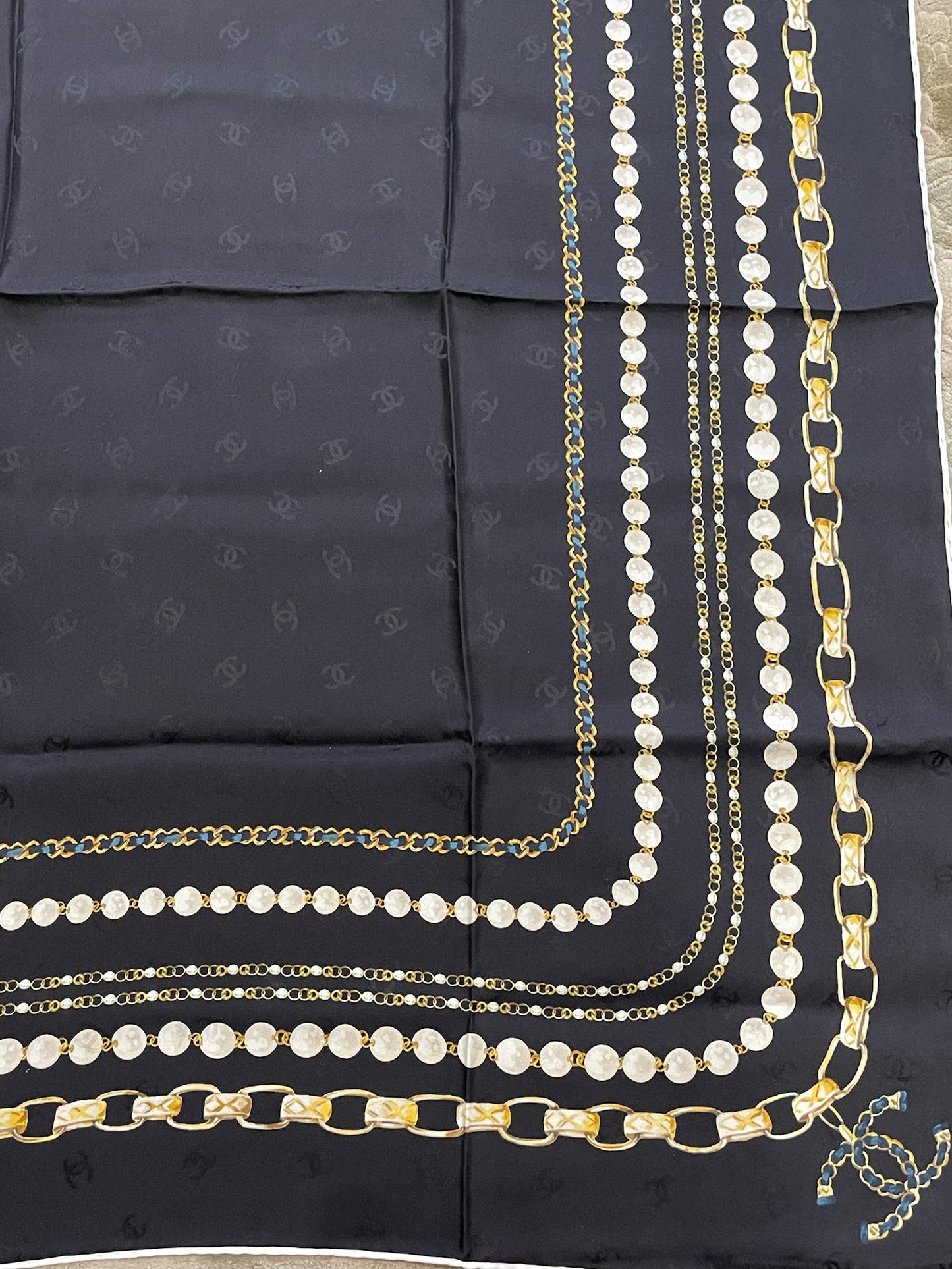 Foulard Chanel noir et bleu