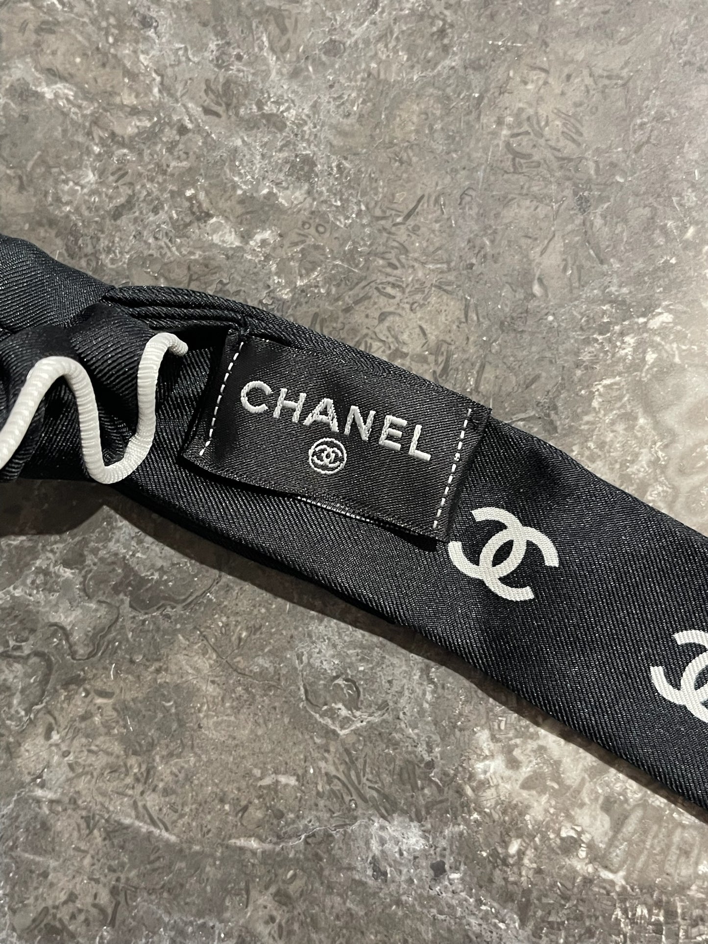 Elastique Chanel noir et blanc