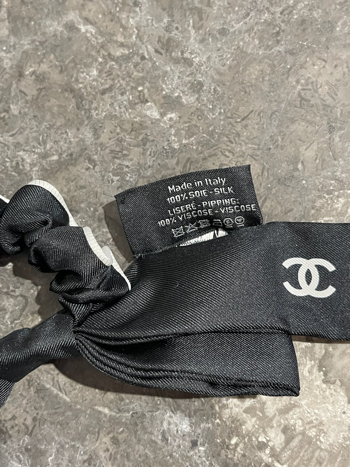 Elastique Chanel noir et blanc