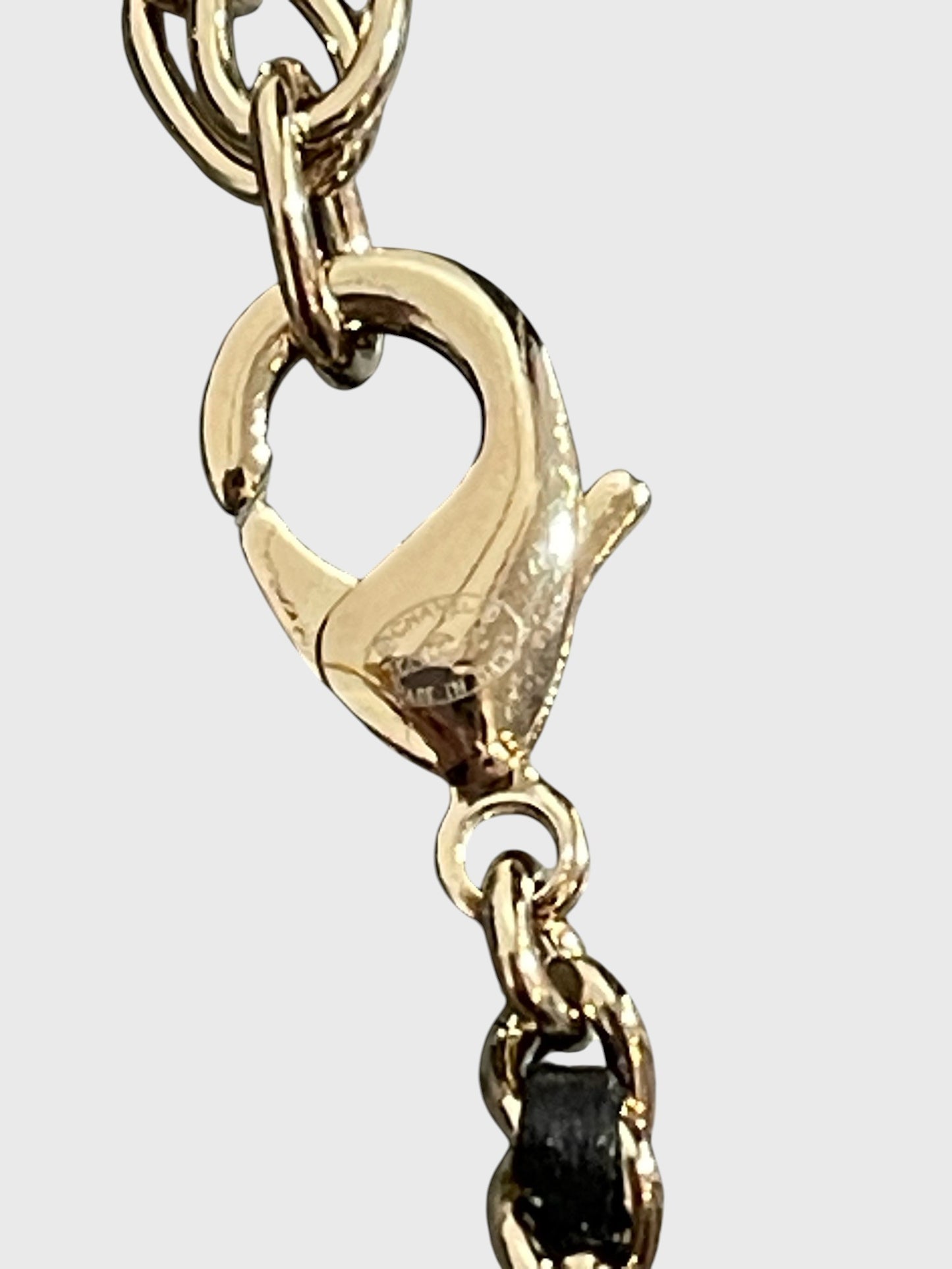 Collier Chanel chaine rose