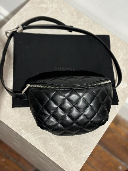 Sac ceinture Chanel noir