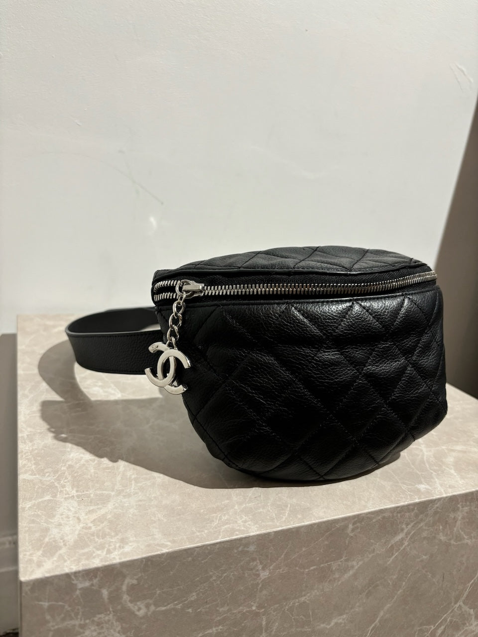 Sac ceinture Chanel noir