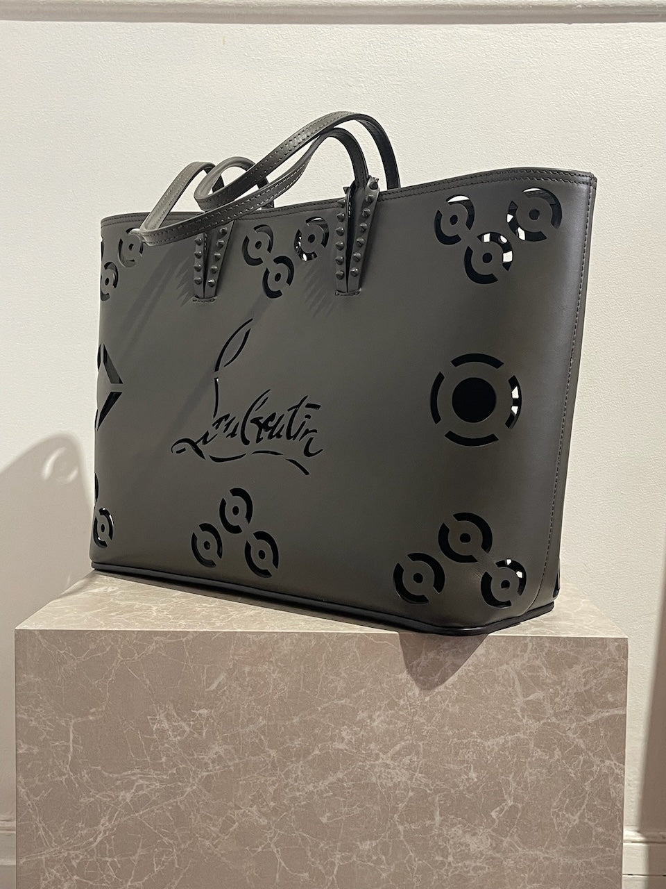 Sac Christian Louboutin Cabata gris