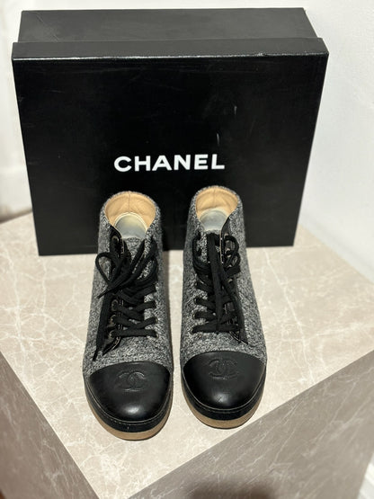 Bottines Chanel grises T.36,5