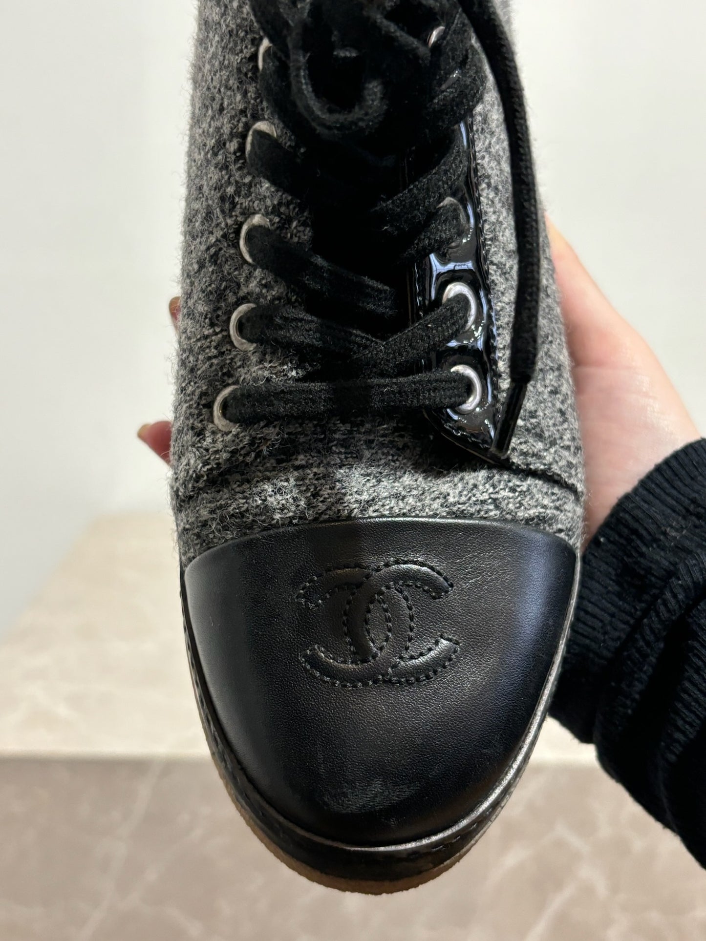 Bottines Chanel grises T.36,5