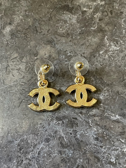 Boucles d'oreilles Chanel blanches
