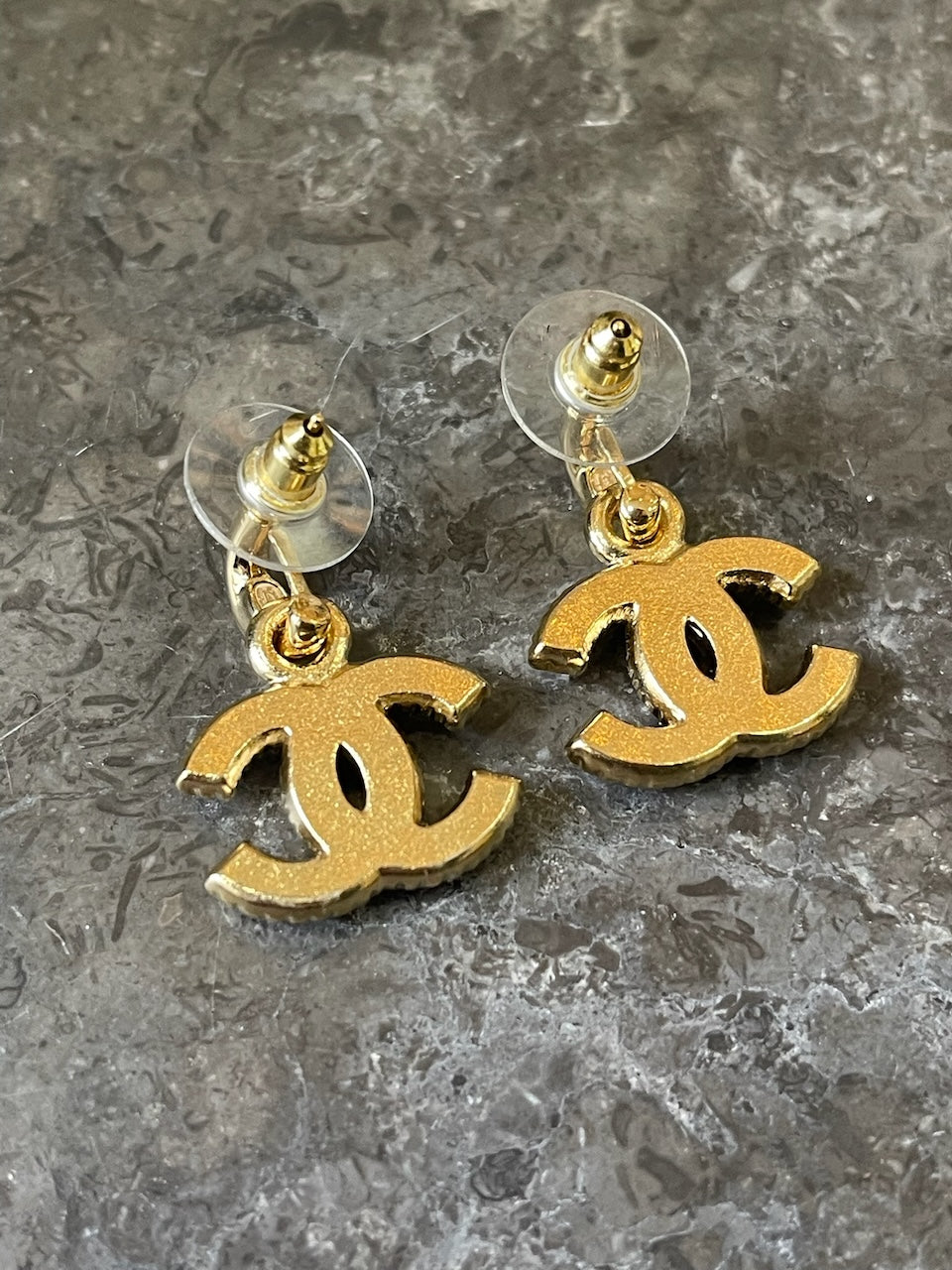 Boucles d'oreilles Chanel blanches