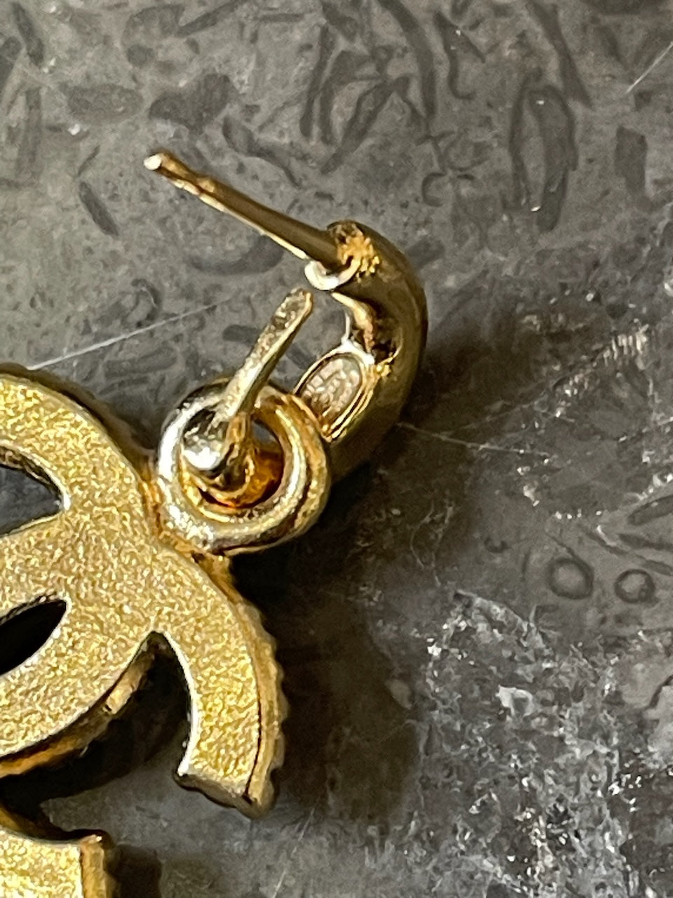 Boucles d'oreilles Chanel blanches