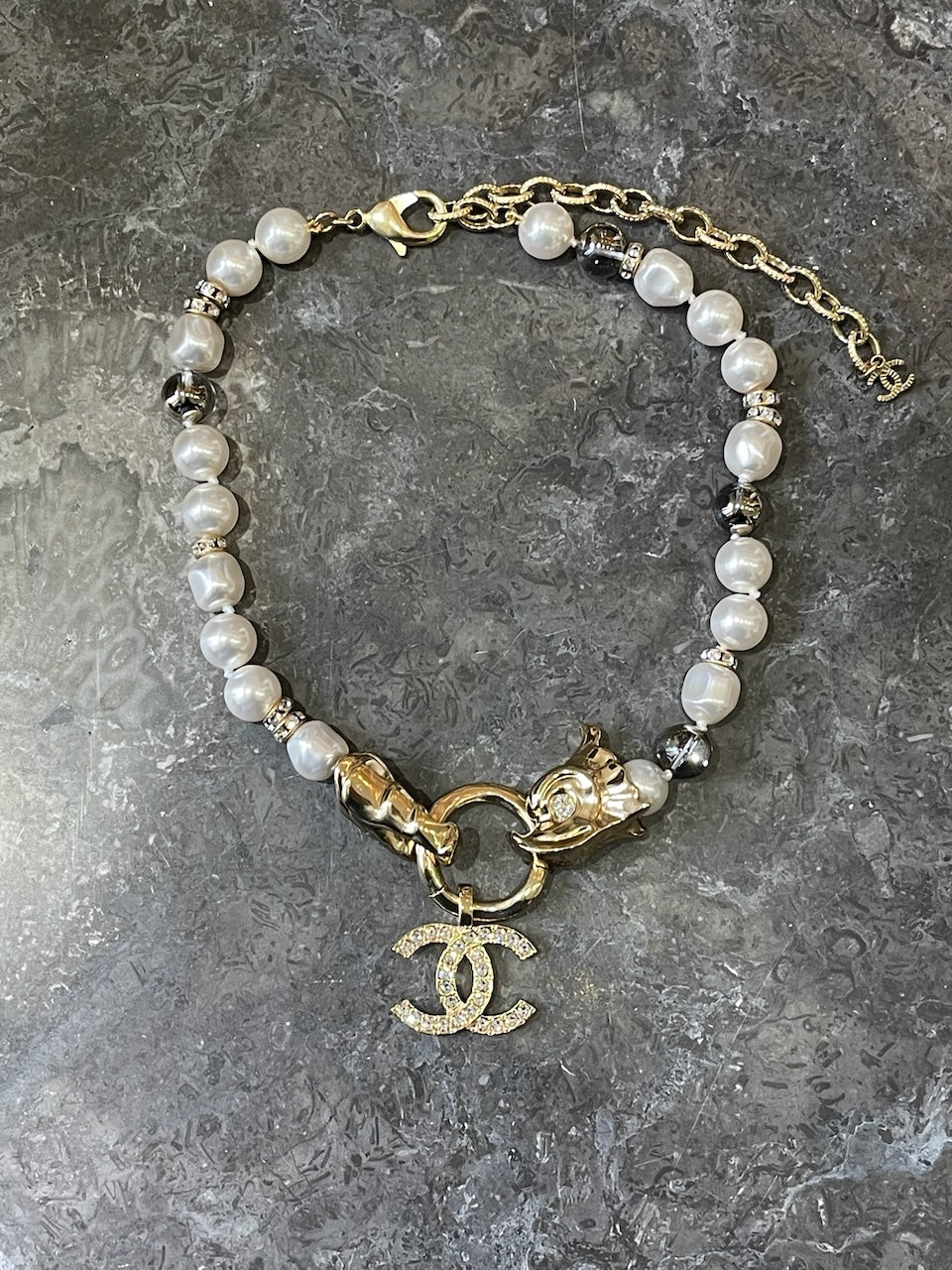 Collier Chanel doré à perles