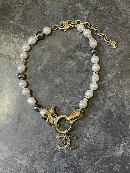 Collier Chanel doré à perles