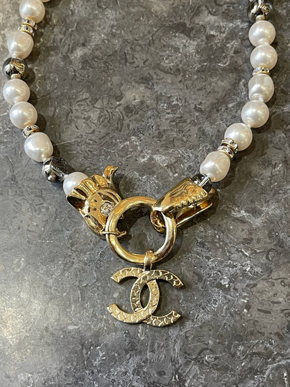 Collier Chanel doré à perles