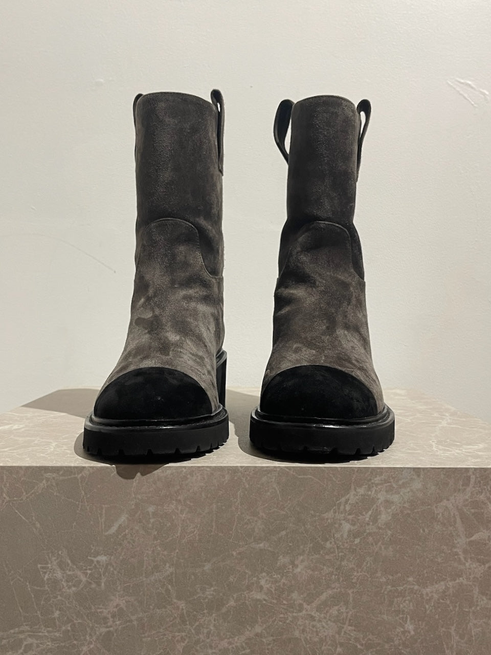 Bottines Chanel grises T.37.5