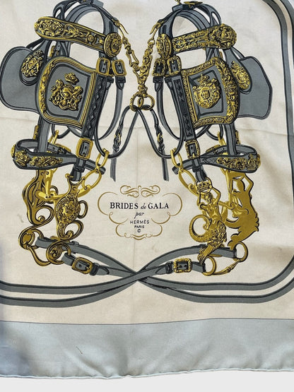 Foulard Hermès Brides de Gala bleu