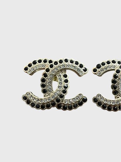 Boucles d'oreilles Chanel CC noires