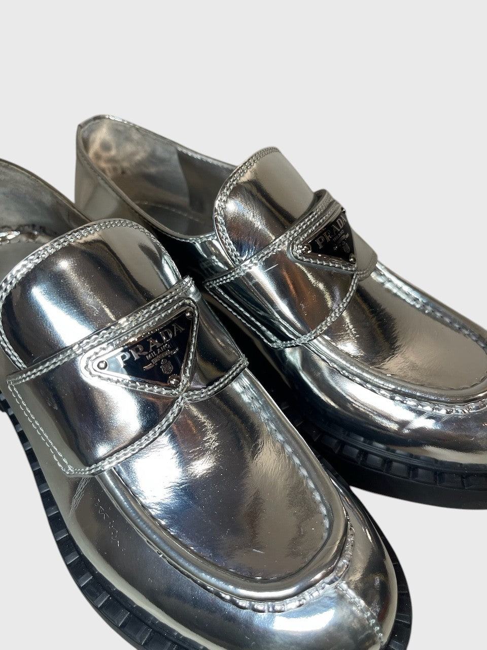 Derbies Prada argents T.35,5
